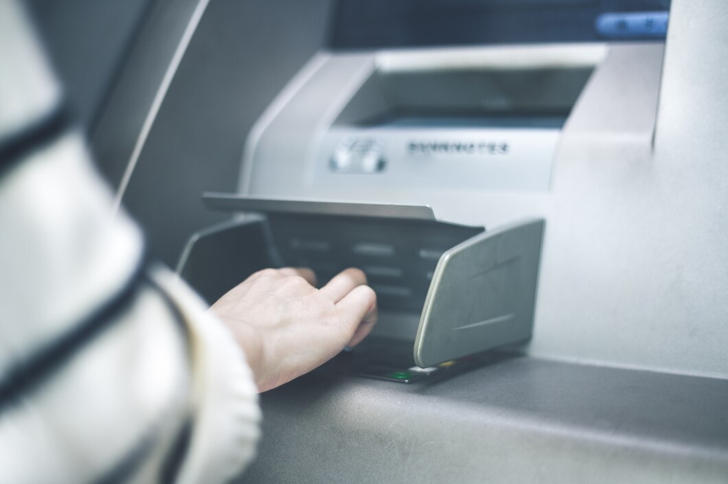Jak wybrać odpowiednie urządzenie do kontroli autentyczności banknotów?